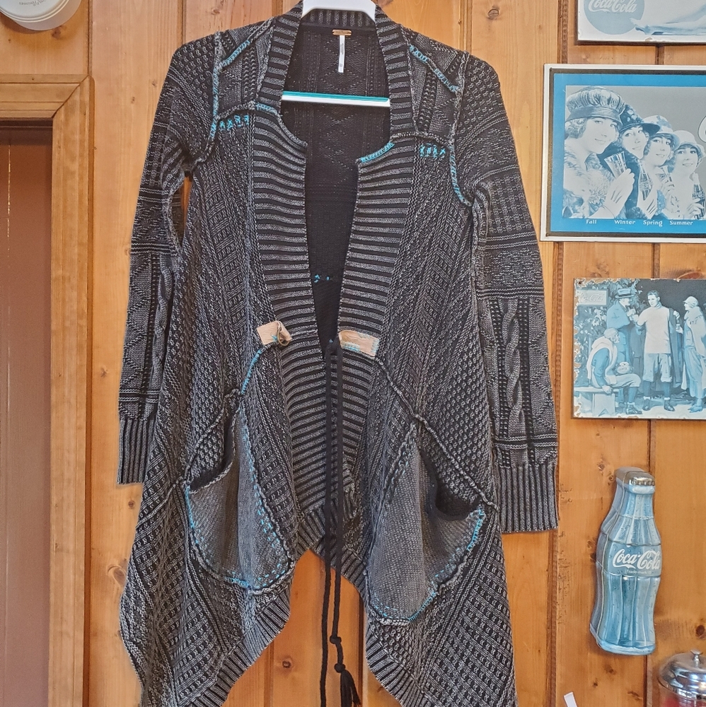 TRADE FREE PEOPLE All Washed Out Cardigan XS EUC! - Picture 2 of 8